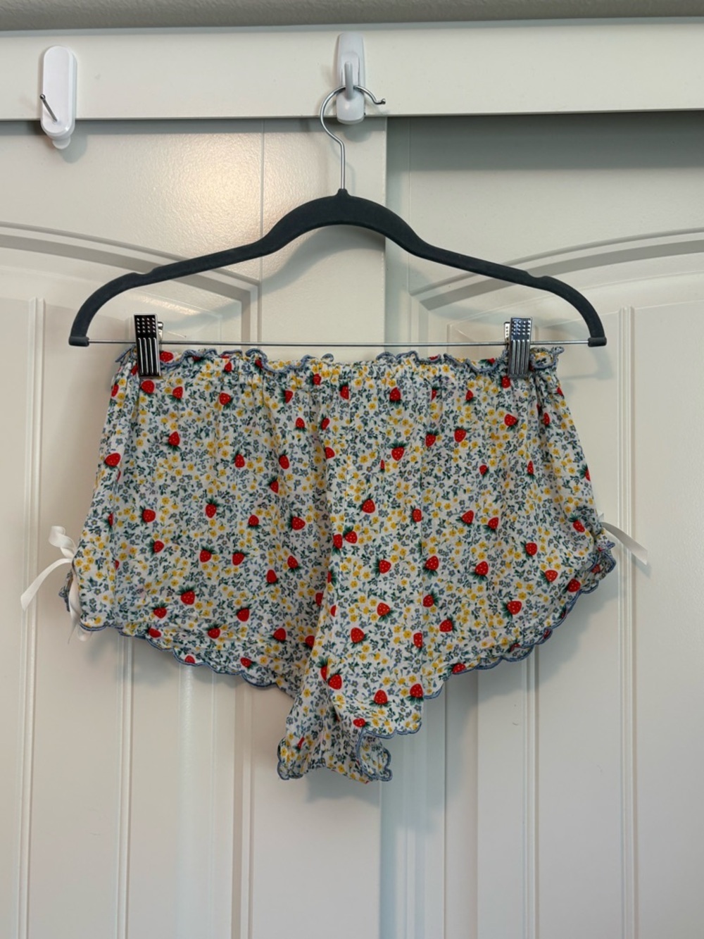 FOR LOVE & LEMONS Strawberry Kiss Crop Top SET in Strawberry size XS - Picture 7 of 10